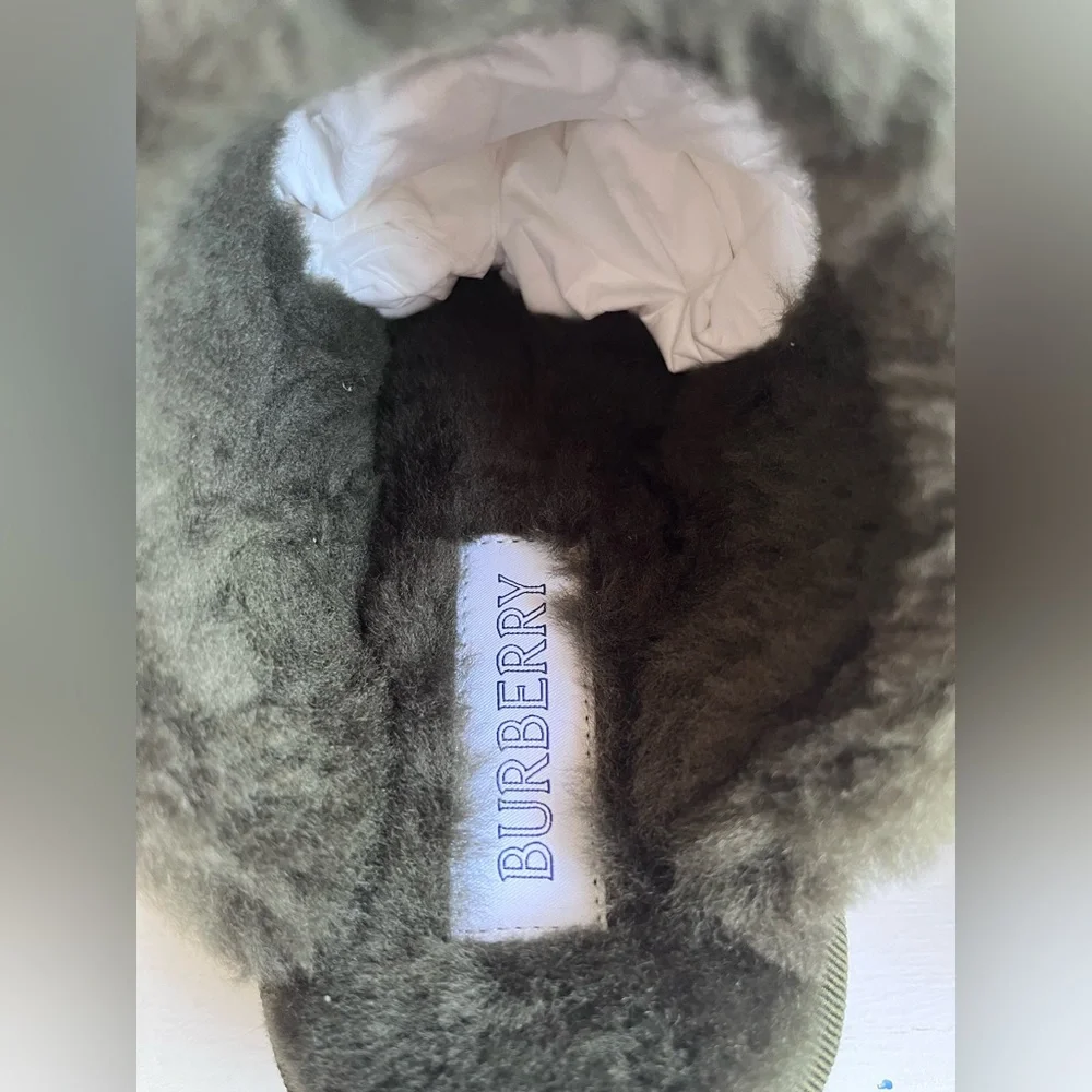 🔴SOLD🔴 BURBERRY Snug Genuine Shearling Clog 38- Loch - Picture 13 of 13